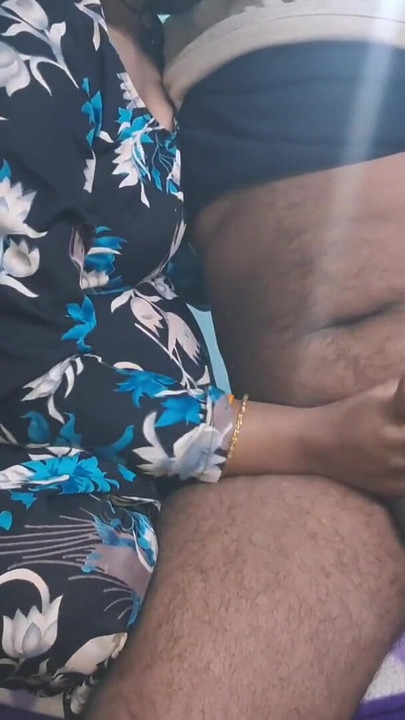 زوجة هندية تعمل باليد وقذف | مقطع 1