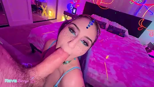 Dahlia Noire vahşi neon aydınlatmalı özel bir seks için partiden ayrılıyor!