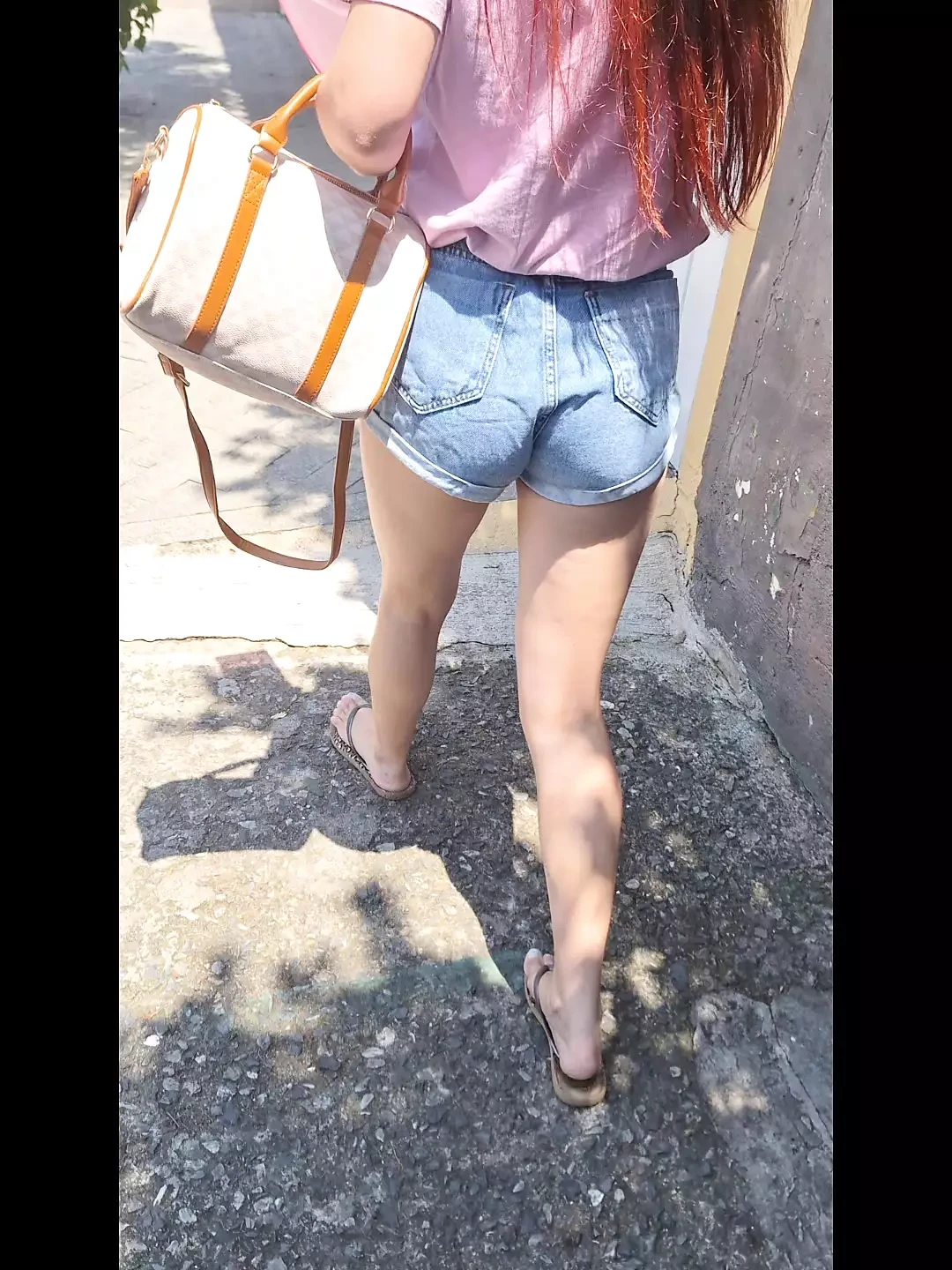 I risked masturbating looking at a beautiful redhead at the bus stop who ended up masturbating me