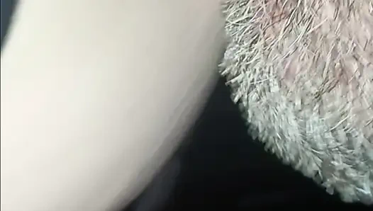 Маленькая рыжая шлюха на капюшоне