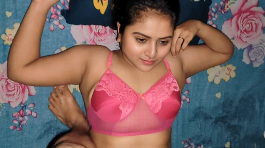 Video kenikmatan waktu ngentot romantis bangla bhabi India pagi-pagi.