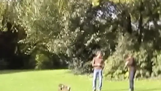 Seksi Alman sarışın bebekler solo sahnede amını ovuyor