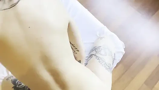 Наслаждаясь со Святым Макиавелли хорошим минетом, сексом с камшотом в ее жопу