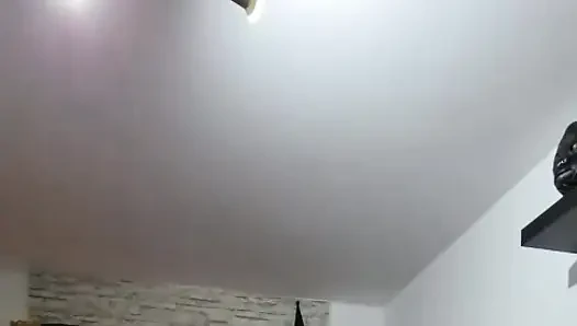 Массаж ступней и удары ногами