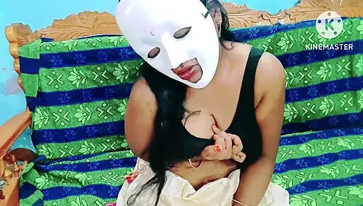 Tamil genç azgın kız ahşap makaralı sopayla tek başına mastürbasyon yapıyor - yüksek sesle inleyerek tamil edepsiz konuşma