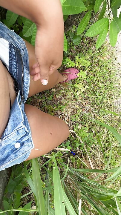 Colombian Peasant Woman Masturbates Outside Her House for the Neighbors to Watch Her