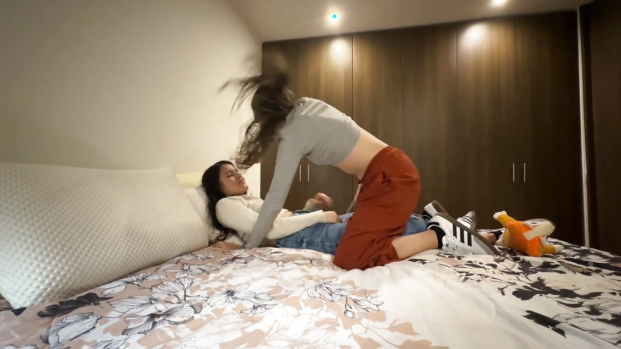 I want you to pierce my pussy with your rich fingers so badly