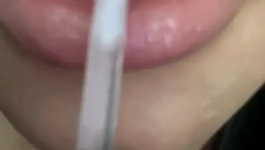 Обнаженный Lipgloss губный фетиш, поклонение губам, женское доминирование