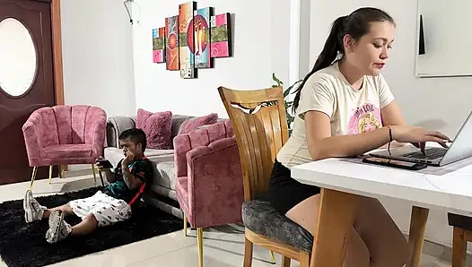 I see my midget stepbrother playing with his cell phone and I tell him to show me, the very horny one gets excited and ends up breaking my pussy.