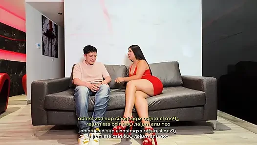 Cewek Meksiko yang cantik mengundangku ke podcast-nya dan kami akhirnya ngentot dan memeknya penuh susu
