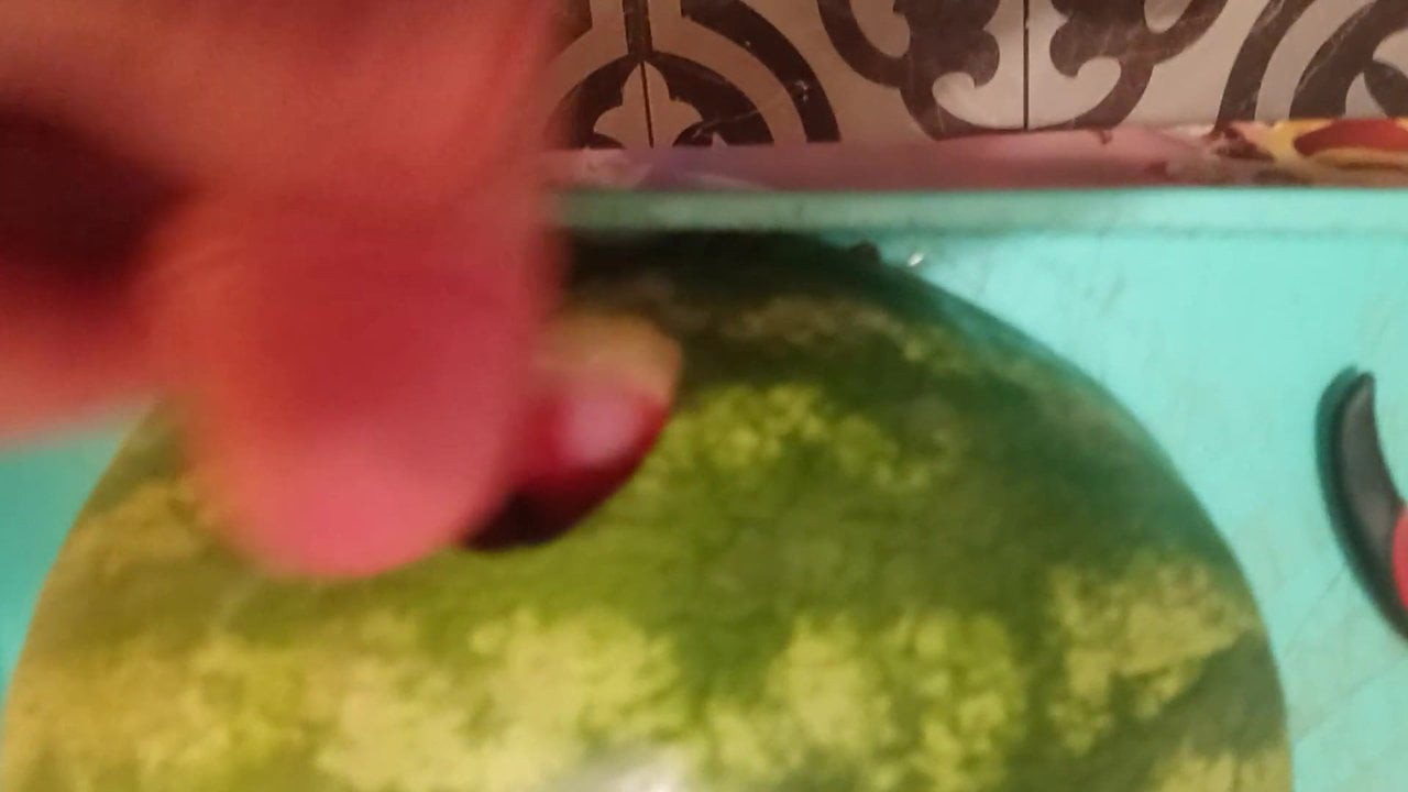 Melone, tình dục, đồng tính nữ, nghiệp dư