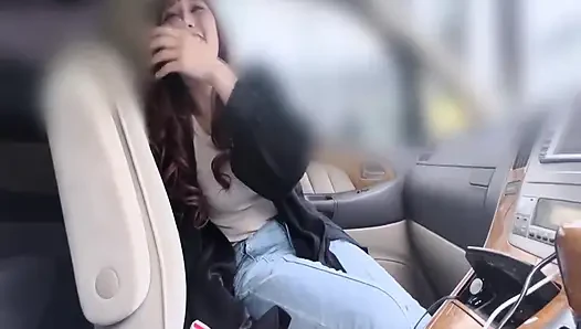 Meme ucu bağımlısı orta yaşlı adam ve her zaman müsait kız oyuncağı. - 1