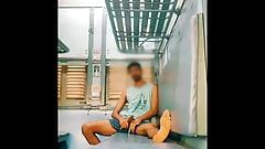 Masturbarsi in treno pubblico - sexy teen gay nuda