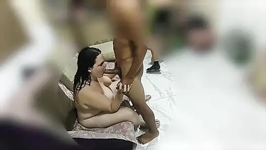 Prezervatifsiz sikişiyor ve gavat kocasına sormadı