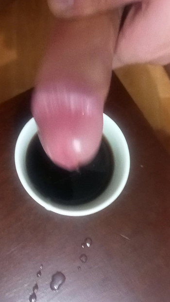 我早上为我的邻居在楼上煮咖啡