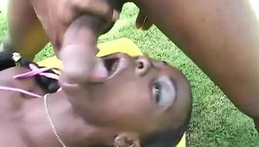 Cewek kulit hitam didobel penetrasi sama kontol besar pria kulit hitam