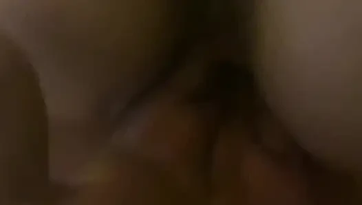 Pantat bahenol cewek semok kulit hitam ini dientot habis-habisan sama kontol besar pria kulit hitam