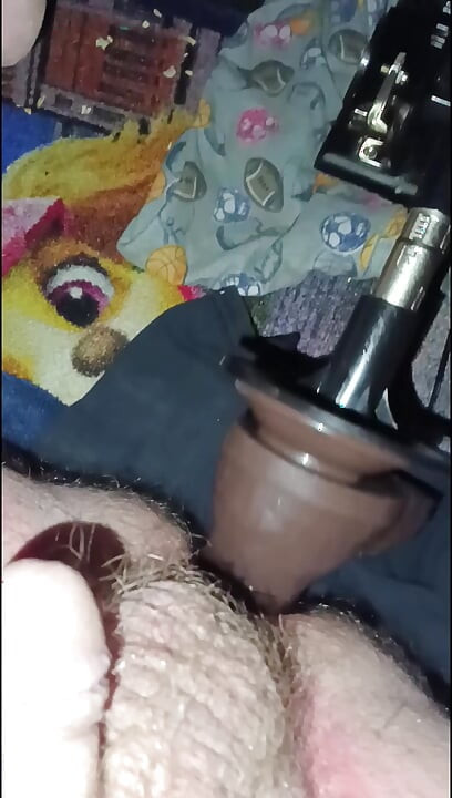 Efeminat se fute cu mașina