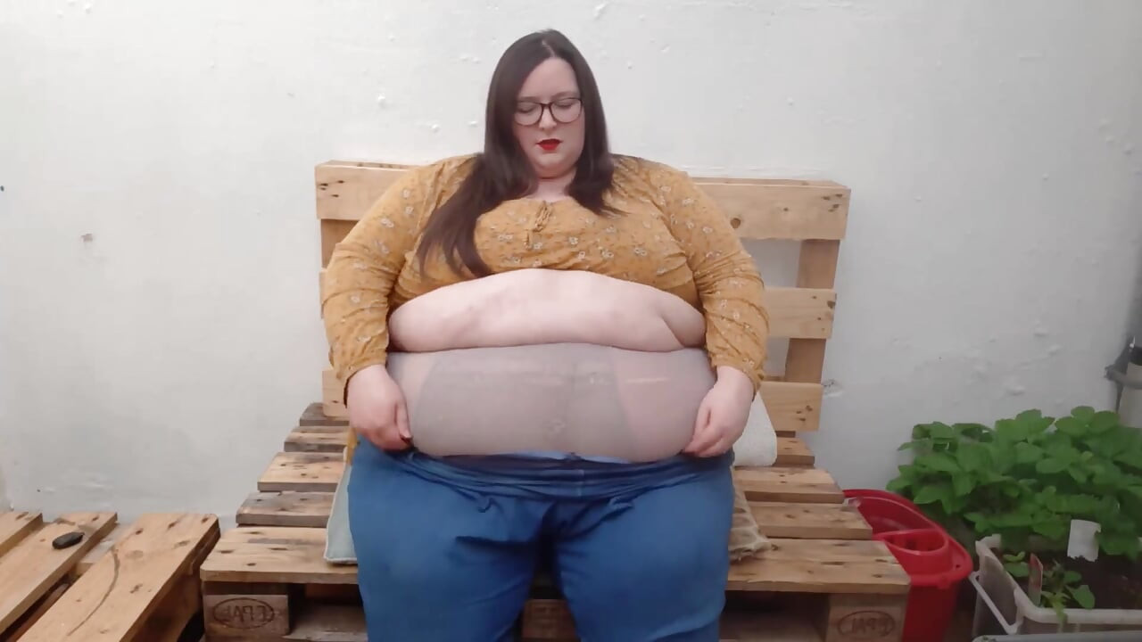 SSBBW titkos kerti has- és melljáték