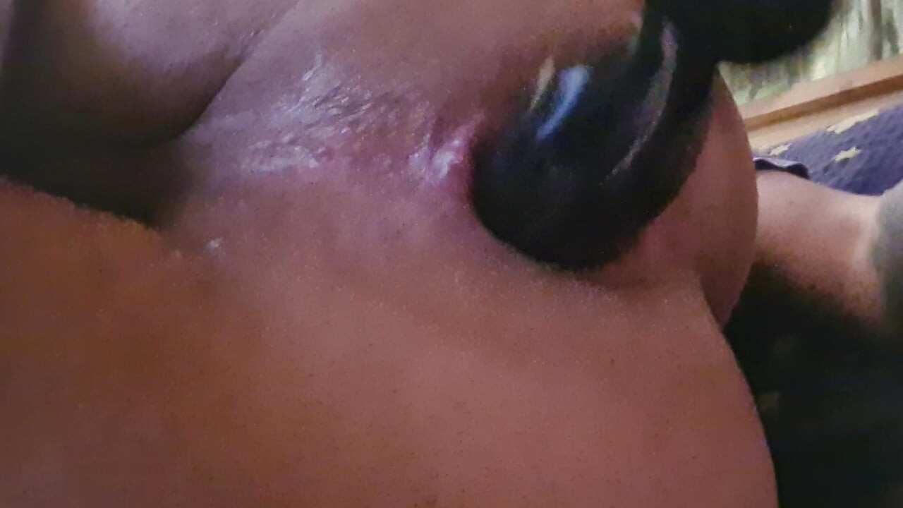 Anal plug in wet hole