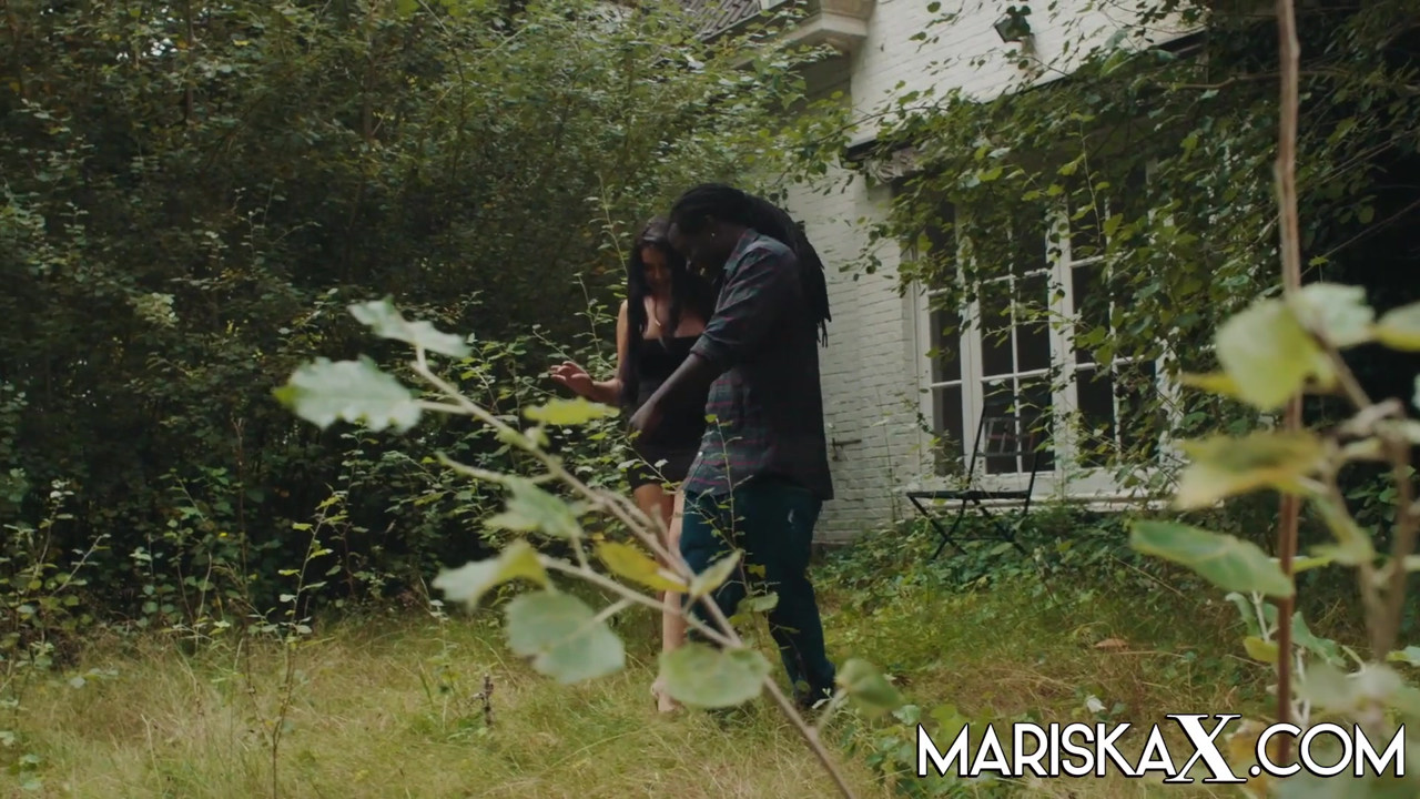 夫がbbcに提供するmariskax mariska