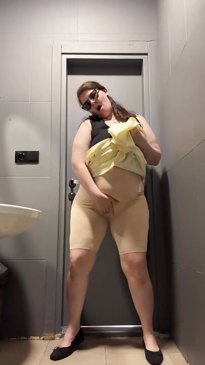 Főiskolai tábor nyilvános WC maszturbáció