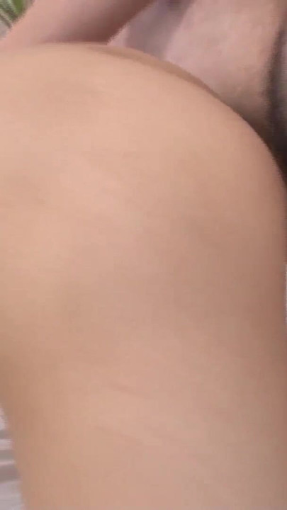 Emotional moment from "Asiatisches Unterwaeschemodel wird beim shooting gefickt und bekommt crampie"