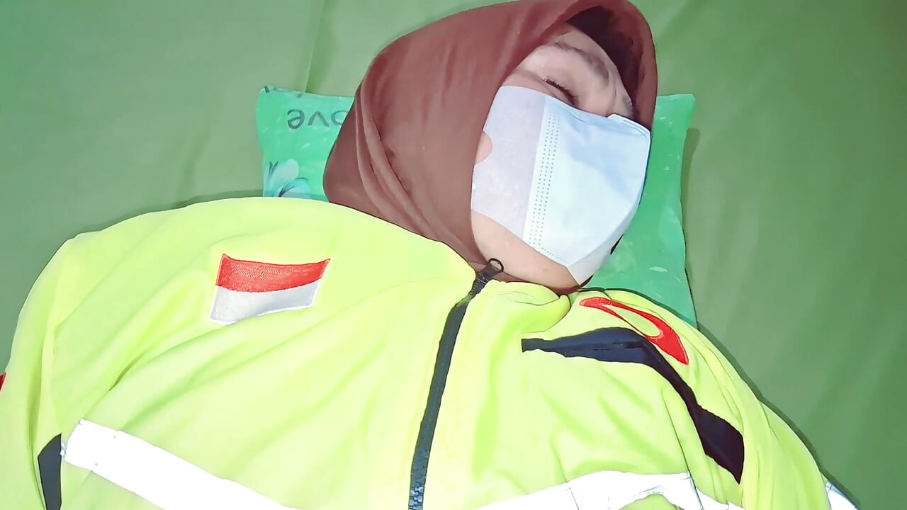 Ojol girl in hijab gets an extra bonus from castamer gofood-full video bokep indonesia viral
