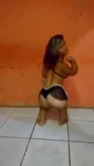 Midget Shaking That Ass