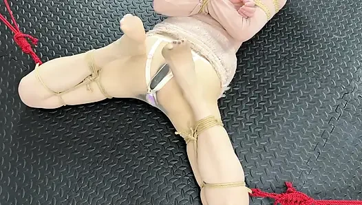 Klien memfilmkan sumbat anal yang bergetar dan orgasme pamungkas bobobei