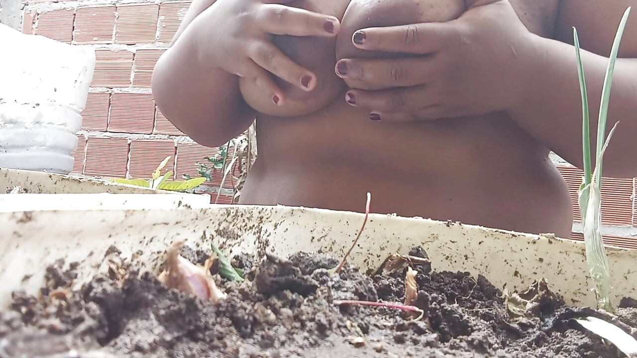 Milf chubby big tits in outdoor