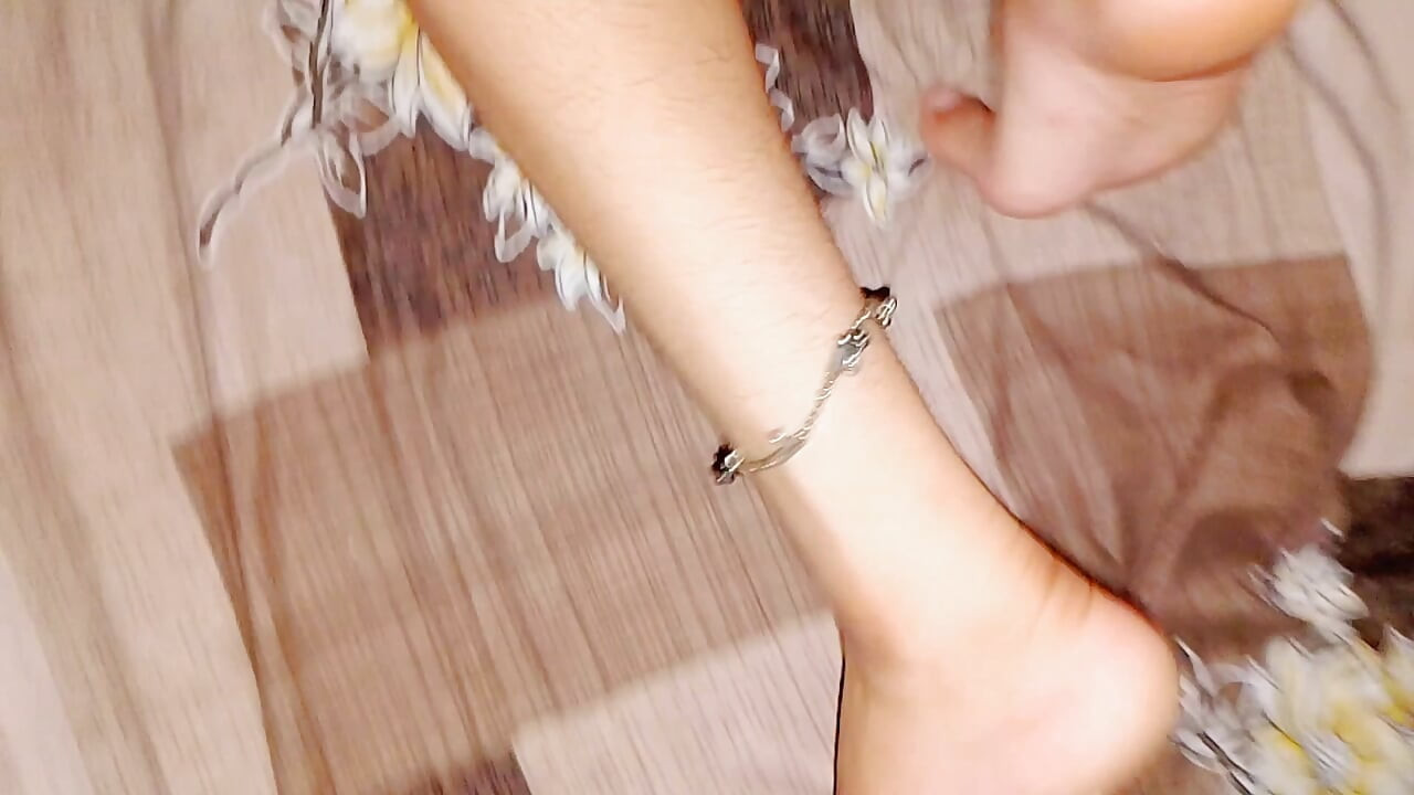 Piękna indyjska Desi ciocia po raz pierwszy seks hardcore xxx wideo hindi audio w indyjski Ankita