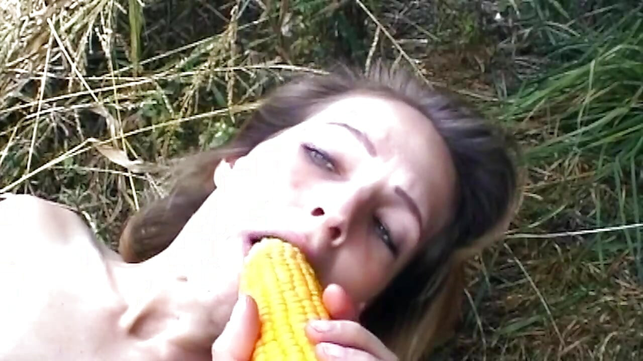Massive Corn Cob Stretching Gaping Pussy Wide Open Outdoors