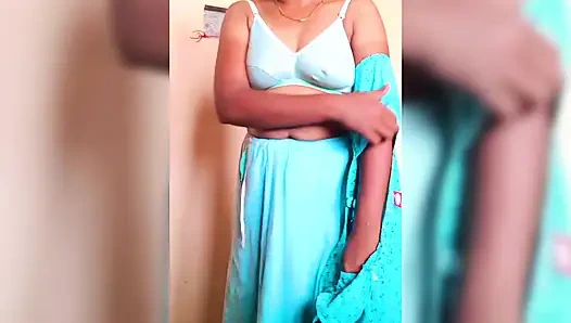 Ammu elbisesi gecelik değiştirip sari büyük memeler ammus göğüslerini gösteriyor