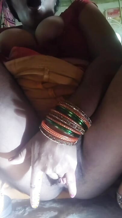 Desi mallu aunty fingerings pusssy to orgasam,aunty sex viral video, viral mms aunty