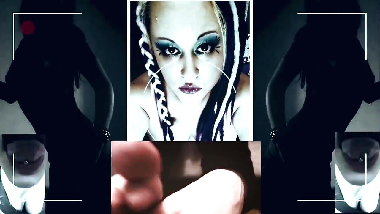 Dina styvsystrar blev förbannade och de får dig att strippa och fingrar på din egen rumpa