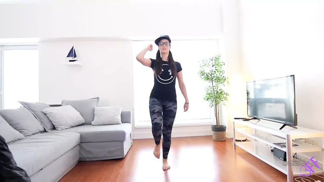 Lezzie BFF - Two Lesbian Babes Play Fortnite