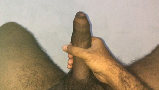 Giovane ragazzo asiatico che masturba un grosso cazzo