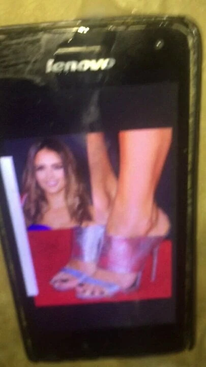 JESSICA ALBA FEET CUM MASSIVE CUMSHOTS