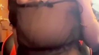 Une transsexuelle sexy baise une salope 47