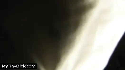 Ein vollbusiges ebenholz-mädchen, intensives solo-muschi-spiel