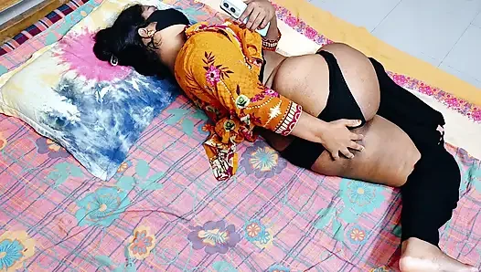 Indisches bangla-teen-mädchen fingert heißes masturbations-teen-video
