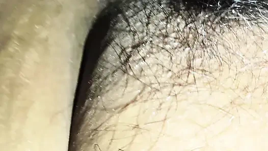 Üvey anne soyunuyor ve götünü siktiriyor