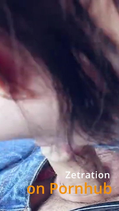 Πώς γίνεται να το χώνει τόσο βαθιά στο αυτοκίνητο???