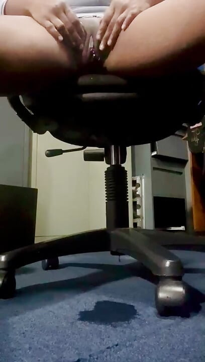 Mastbrate au bureau, je suis venu au bureau