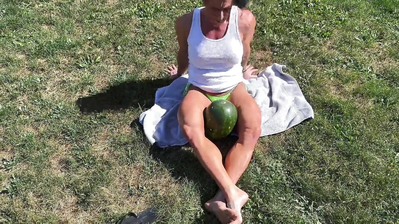 Muscle MILF Kandys Watermelon Crush Domination