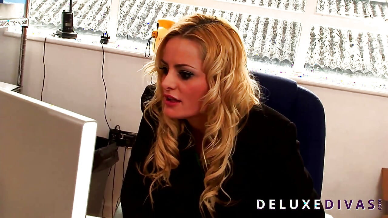 Deluxedivas - Live Chat - Black Angelika 3