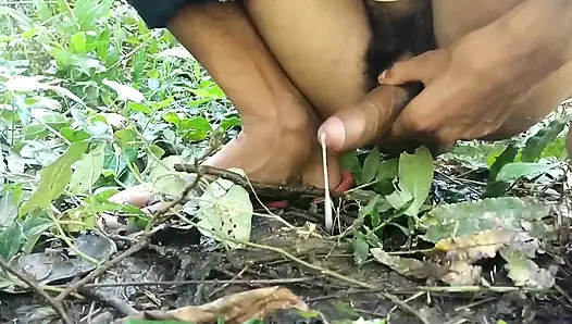 Kontol besar hot ngocok kontol di hutan sampai dicrot di dalam