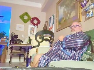 Meu padrasto gordo transa no sofá até você ver uma carga enorme