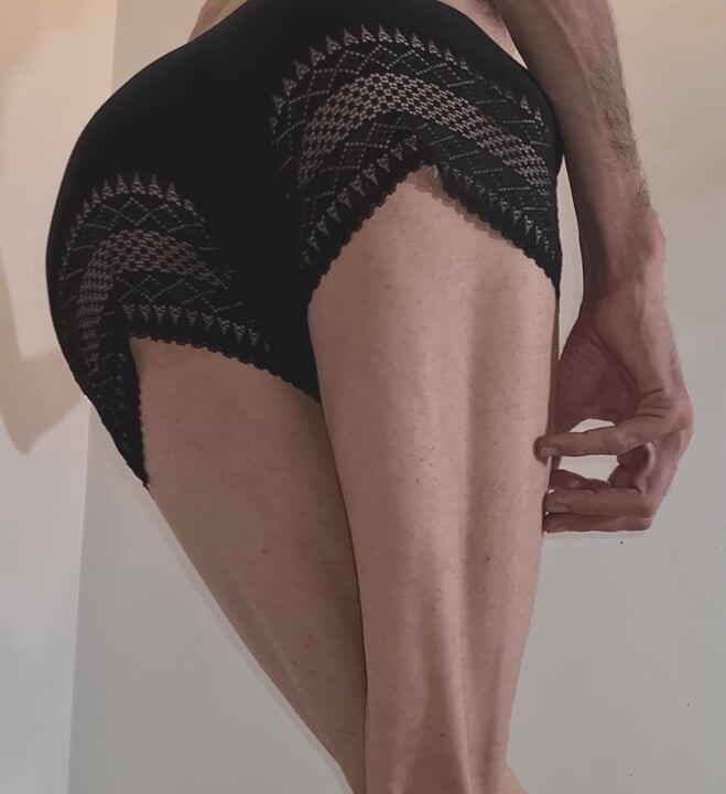 Pantalones cortos y tanga. Sesión de probador.